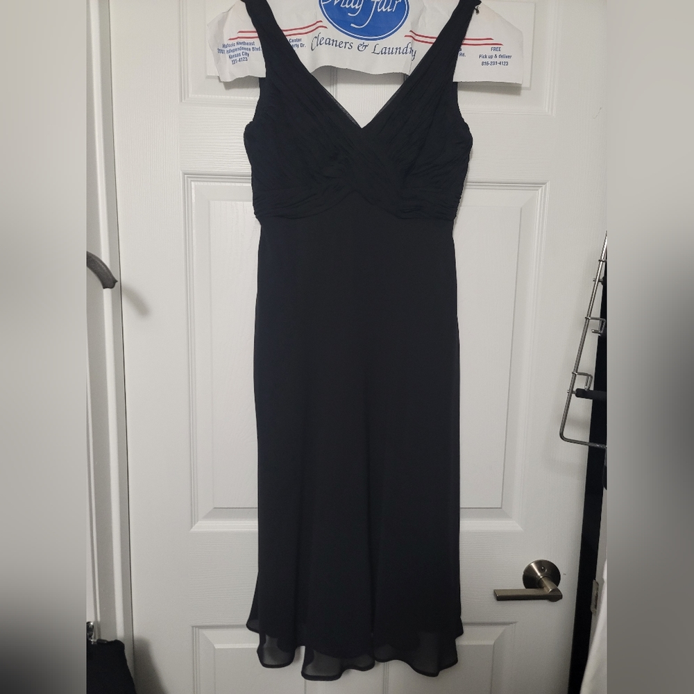 Black cocktail dress size 6 Jones Wear